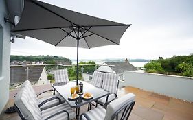 Lloret- Modern Retreat With Castle Views And Private Hot Tub